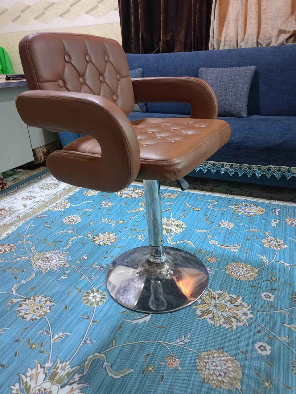 للبيع
كرسي + جام خانه المنيوم يفيد صالون محل عطور +  ميز مكتبي 
للاستفسار 
***********

