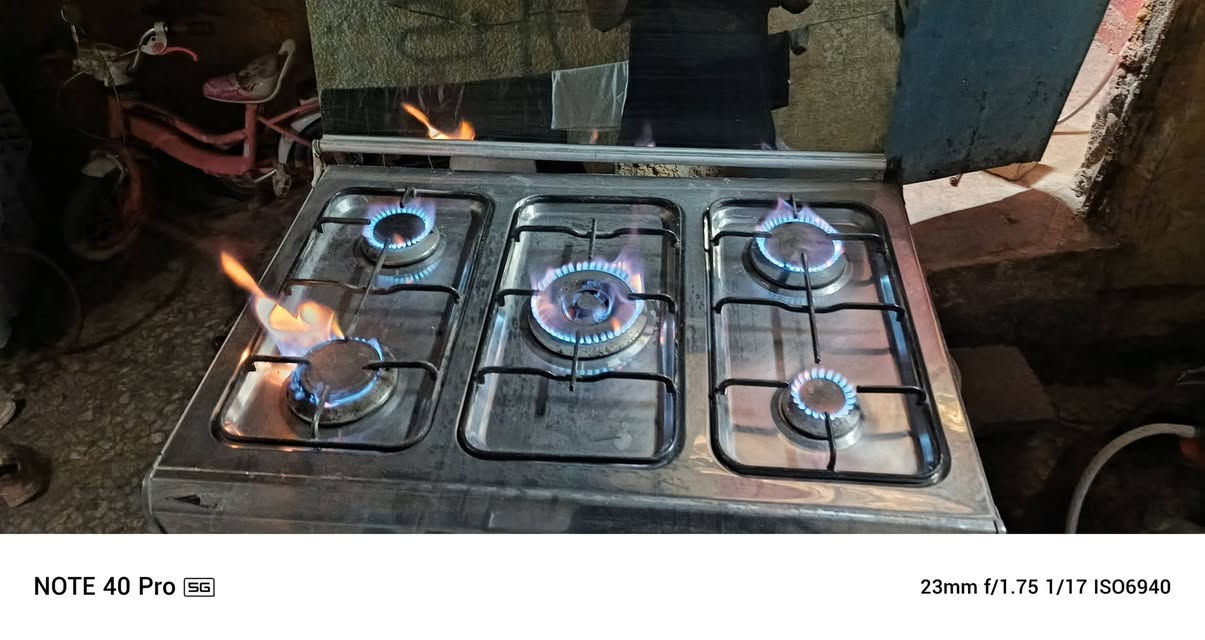 سلام عليكم طباغ نضيف كله شغال بسعر مناسب 150وبي مجال نتصل عل رقم ***********

نص مكتوب في الصور:
- NOTE 40 Pro 5G 23mm f/1.75 1/14 ISO11140