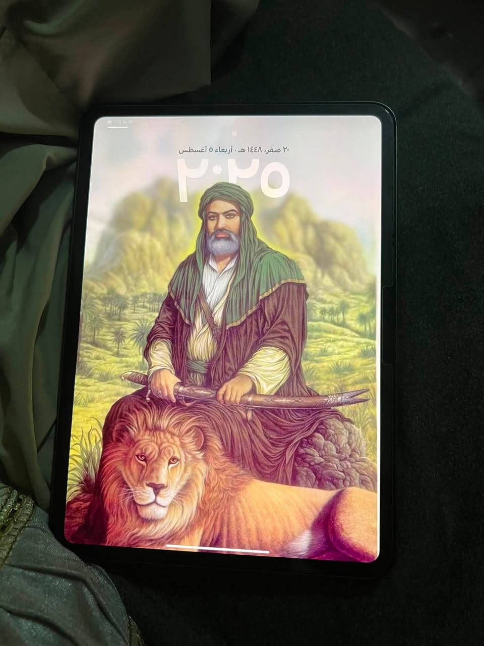 ‏سلام عليكم iPad M4 ذاكرة 256 كامل ملحقات كرتونة نظيف كلش بطارية 90 مكاني بغداد مدينة الصدر وهذا رقمي التواصل السعر مليون وميه اتشرف بالجميع ***********
