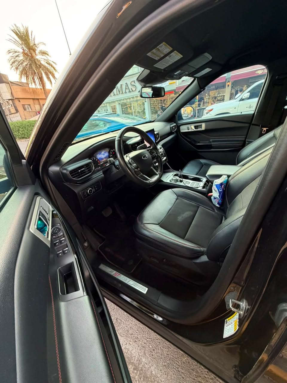 للبيع | Ford Explorer ST LINE
🚘 Ford Explorer – وارد أمريكي

📌 الموديل: 24 Ford Explorer
ملاحضة : السيارة بيه بيبان ثنين مبدله نفس اللون السيارة بدون صبغ ماعدا ربع الجاملغ جهة السايق فقط بجم كبس
📌 اللون: أسود
📌 الحالة: نظيفة جداً من الداخل والخارج
📌 المحرك: EcoBoost 
📌 ناقل الحركة: أوتوماتيك 10 سرعات
📌 الوقود: بنزين

⭐ أبرز المواصفات

* تصميم رياضي وفخم
* شاشة وسطية مع عدادات واضحة
* تحكم بالمقود
* مثبت سرعة
* كاميرا خلفية
* حساسات/أنظمة مساعدة حسب التجهيز
* مقصورة واسعة ومريحة
* مساحة ممتازة للعائلة والسفر
* ناقل حركة أوتوماتيك 10 سرعات
* إضاءة LED
* جنوط رياضية
* نظام Ford SYNC حسب التجهيز
* ثلاث صفوف مقاعد ومساحة داخلية واسعة
   • تحديد مسار
📍 السيارة موجودة ببغداد اليرموك

📞 للاستفسار:***********
***********
