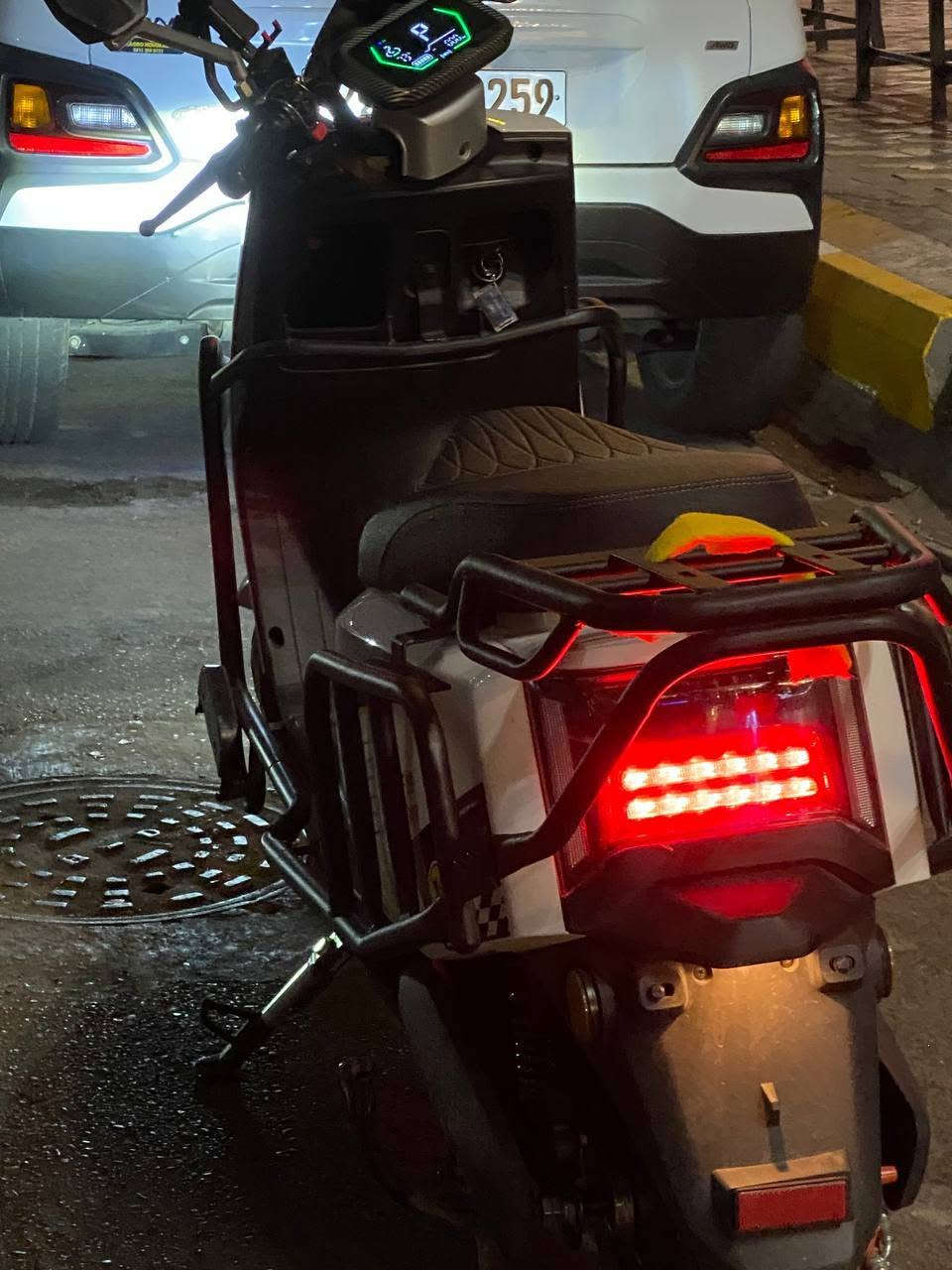 دراجة شحن🔥🔥🔥🔥🔥
كاملة بدون نقص اجدد من الجديدة
نضام انذار
نضام رجوع للخلف
اشاير
سرعة ٩٠ حقيقي
استخدام منزلي جدا قليل
سعر ٩٧٥ 
مكاني بغداد الكرخ غزالية
***********
🔥🔥🔥🔥🔥
