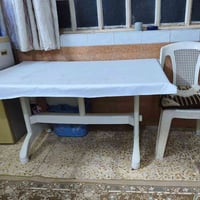 ميز طعام • ١٣٠×٨٠سم • كرسيين
