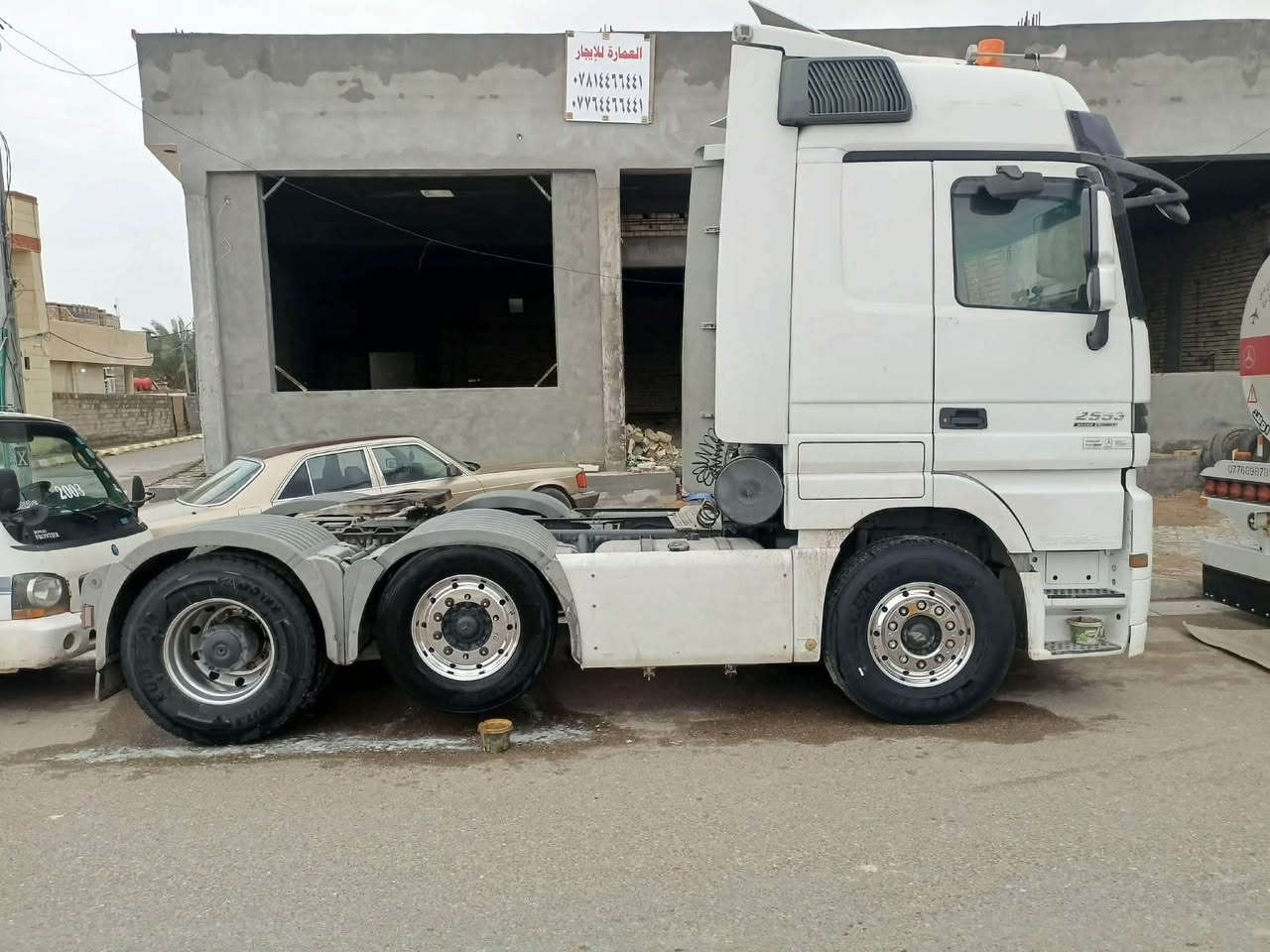 السلام عليكم 
للبيع بس راس موديل 2001مكينه (8)
رقم أنبار بأسمي تحويل ثاني يوم 
مربوطه صهريج سنگل دوار+رفاع 
تخم تاير جديد جاهزه للشغل 
مكاني فلوجه السعر 355وبيهه مجال 
***********
***********
