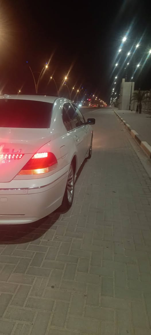 سيارة بي ام باخرة 745 Vip فول مواصفات  كير محرك تبريد شرط مايتواجه معدل السرعه 250قابل للزياده   بيه گصه وحده  السياره كلها على البلاد الحماوه الضهر ويه التبريد 95 /90 انطيك ضمان اذا تحمه السياره ترجع متومه رقم وشاصي وسنويه طبق الاصل ارقام اصولي  السعر 45قابل للتفاوض  للتواصل الاتصال على ***********
