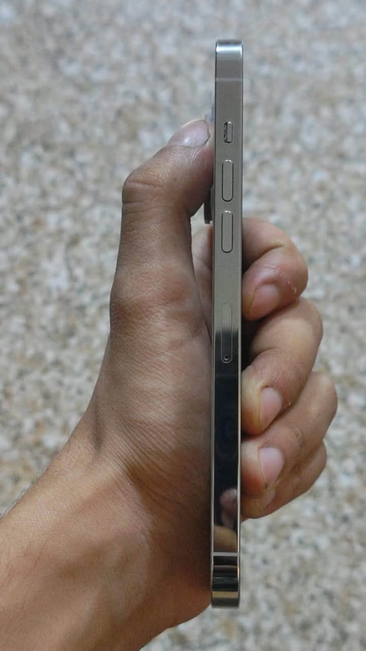 📱 آيفون 14 Pro Max
⚡ نسبة البطارية: 84% الجهاز وتر بروف 
ز الذاكرة: 128 جيجابايت
✨ النظافة: 95% (جهاز نظيف جداً وأخو الجديد)
💰 السعر:850 ألف دينار عراقي فقط!
مكاني بغداد الكاظمية 
رقمي : ***********
