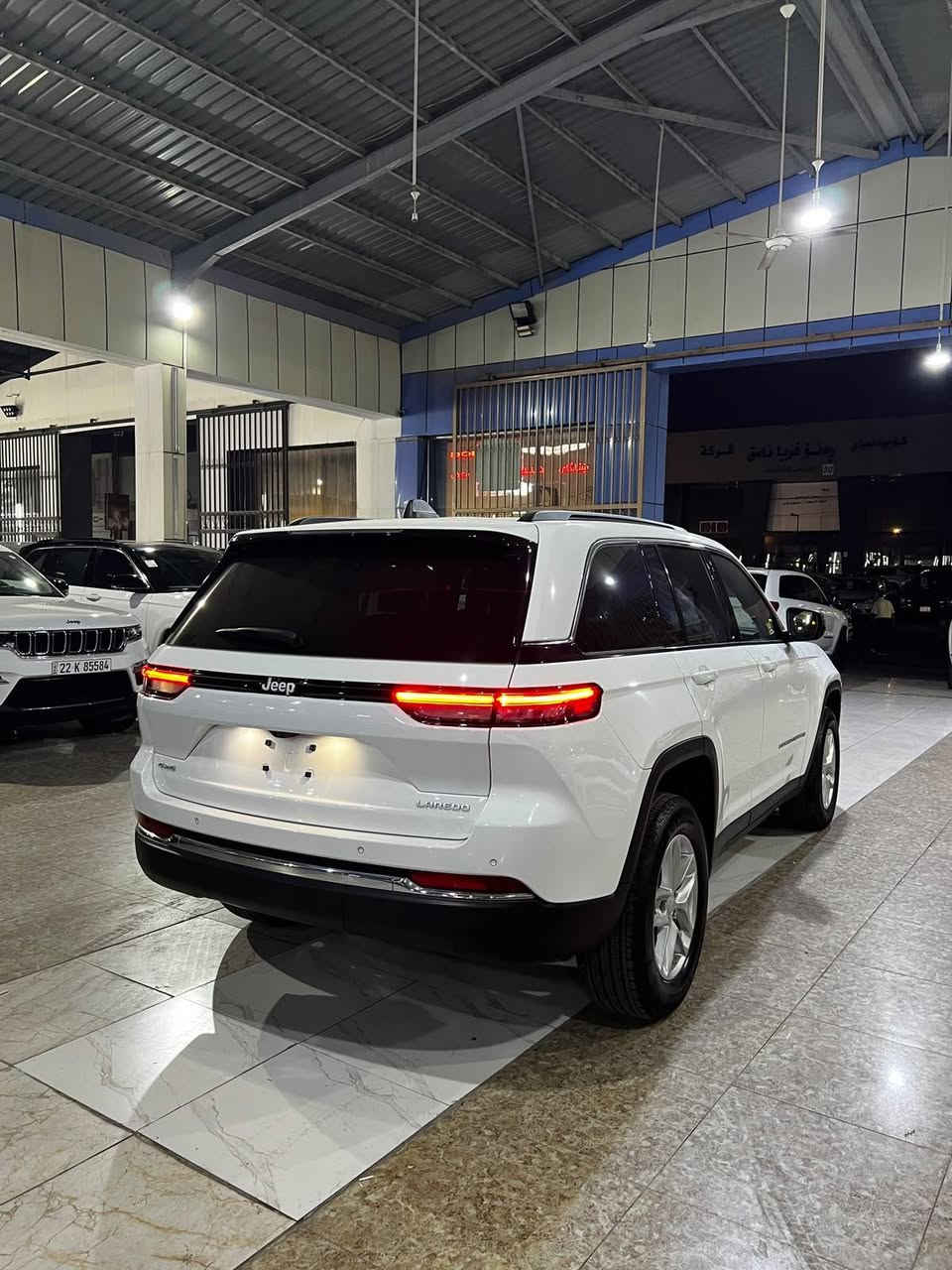 کوردی /عربی 
*********
دروستكراوي :-jeep 
مۆدێل :-  grand Cherokee laredo  4×4
ساڵ : 2025 
بزوێنەر : V6 3.6
بگۆری بزوێنەر : Automatic 
سوتەمەنی : بنزین
دۆخ : بەکارهاتوو
ماوەی ڕۆشتوو:   12000 mile
لێدراو : بەبێ بۆیاغ دەعامی بۆ دەعامی 
تابلو ئوتومبێل : كاتي  
***********
النوع :-jeep
المودیل :- Grand Cherokee laredo   4×4
السنة : 2025 
المحرك :  V6 3.6 
ناقل الحركة: Automatic
نوع الوقود : بنزین
الحالة: المستخدم 
عدد اميال :    12 mile 
حادث : بدون صبغ دعامي لدعامي بشرط  
رقم السیارە: كاتي 
رقم شاصي : 1C4RJHAG3SC281677
**********
***********
***********
عنوان : اربيل منطقة معارض فرع رئیسي معرض نیرگز
