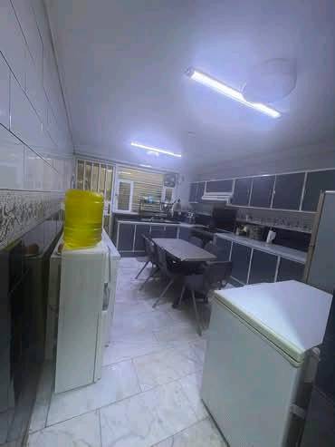 بيت للبيع طابو ملك صرف ثلاث طوابق مساحة ٨٠ متر في البلديات دور العمال قرب مدرسة الشهيد جمعة السوداني ثاني بيت بالفرع 
 
يحتوي الطابق الاول على طرمة وصالة وحولي ومطبخ وخدمات ومناور عدد ٢
 والطابق الثاني غرفتين وخدمات
 والطابق الثالث غرفة كبيره وخدمات وسطح 

واجهة البيت ٤ والنزال ٢٠ 
وعرض الفرع ٥ 

السعر ٢٢٠ وبي مجال 

للتواصل على الرقم ***********