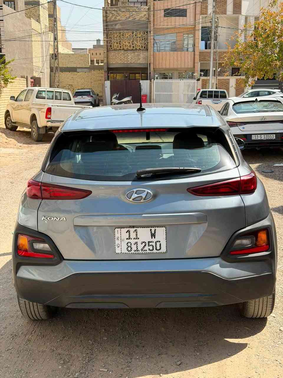 السلام عليكم.
كونا *2021* للبيع. 

1(صبغ جاملغ و بنيد فقط)
2(لغود شواصي مكفولة)
3(كير مكينة كفالة)
4(تحويل ثاني يوم) 

وارد امريكي الحادث و السونر موضح بالصور. 
لون رصاصي فاتح 

. ماشي 35 الف السياره جديده جدا. 

المواصفات. 
داخل لونين 
 محرك 2000 دوش.
شاشه كبيره. 
كاميرا دواره. 
مثبت سرعة كروز
مانع اصطدام. 
وضعيات قياده. نورمال و سبورت. 
فول تحكمات ستيرن. 

السعر 127ورقة و بي مجال
للاستفسار
 ***********
