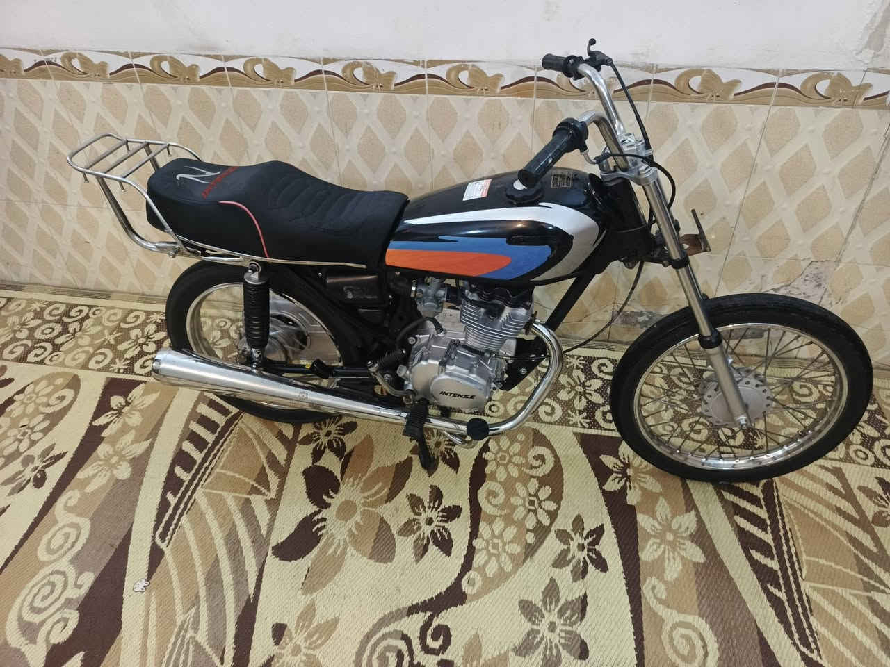 سلام عليكم اربعه كير لبيع اوراق اصولي  جدد نضاف كلش  اصولي وكيل العارضي شاصي 15 شرط شاصي نضافت ال26 تعمير 26 محرك 25 برغي ما مفتوح. السعر 750 وبيها مجال قليل  الشراي يجي خاص  وهاذه رقمي ***********
