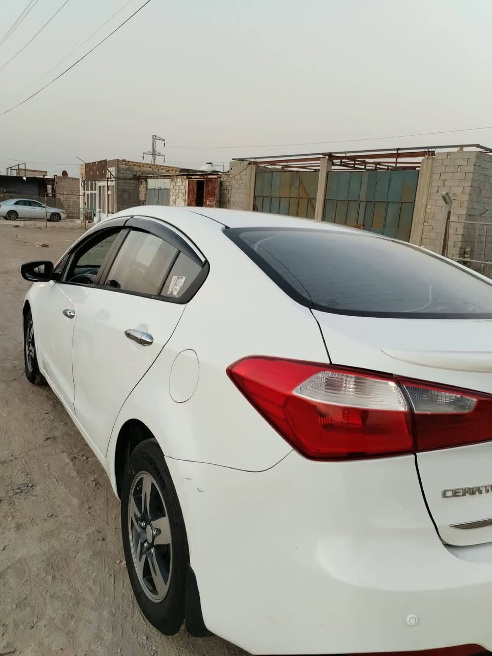 ​السلام عليكم كيا سيراتو للبيع
اللون: [أبيض]
​حالة البدي: [ بيها صبغ قطعة وحدة/الجاملغ الايمن عكس السايق]
​المحرك والكير مكفولات. 
​​تحكم استيرن جهتين
​تبريد ثلج 
​دواخل جديدة ونظيفة بحالة الوكالة
​حدادية وتخم أطارات جديدة
​السعر: [ السعر عند الاتصال]
​المكان: [الديوانية]
​للتواصل: [***********]
