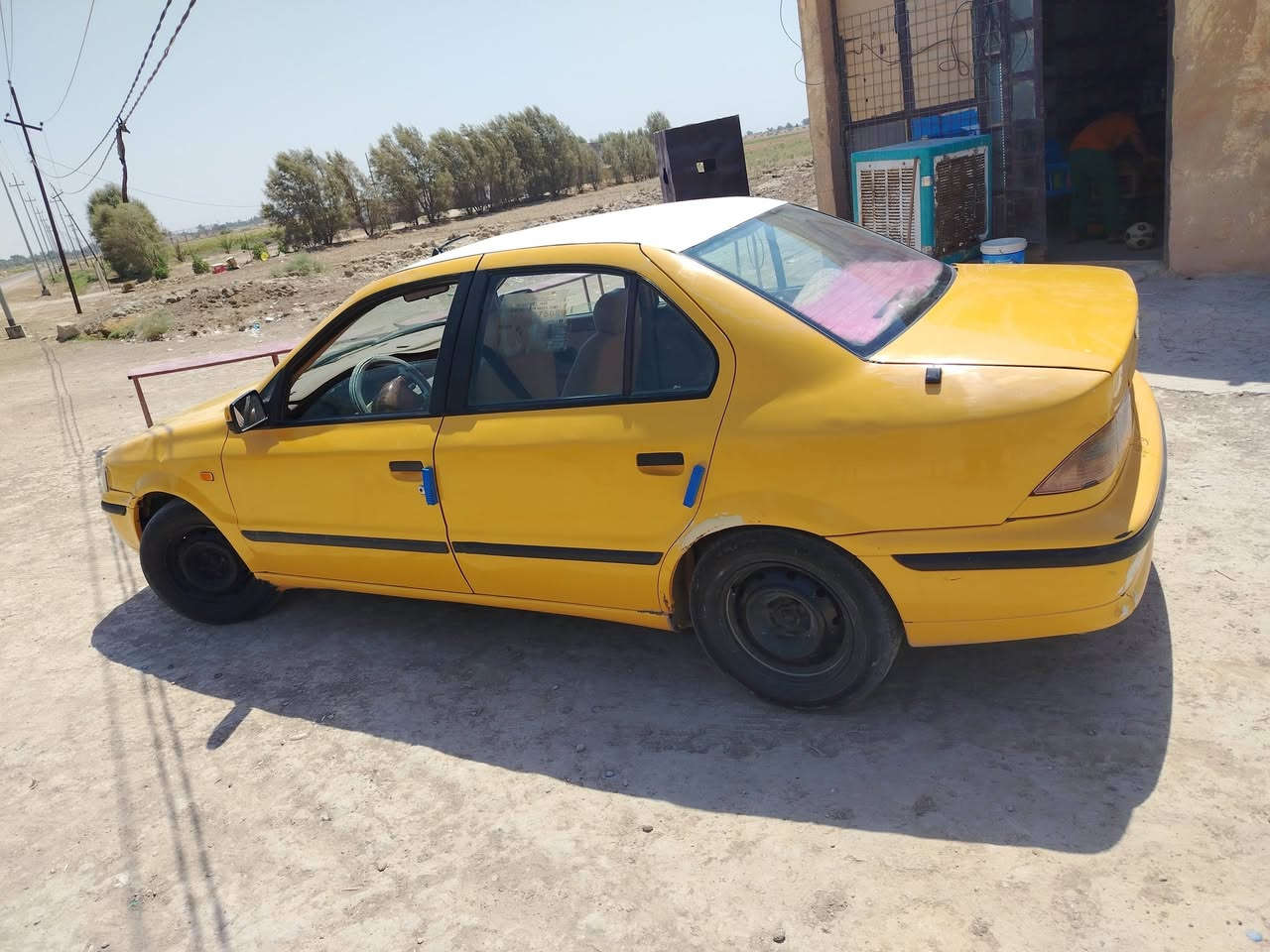 سلام عليكم للبيع سمند  السياره خير من الله نضافته فول مصفره ما عليها ربع السعر ٣٧ وبيه مجال قليل العنوان ديوانيه قضاء سومر الاستفسار ***********
