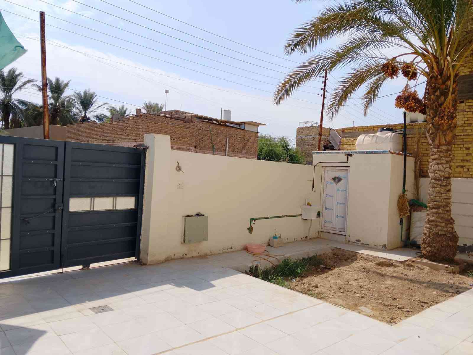 بيت للبيع • العنوان السنية • ٣٠٠م