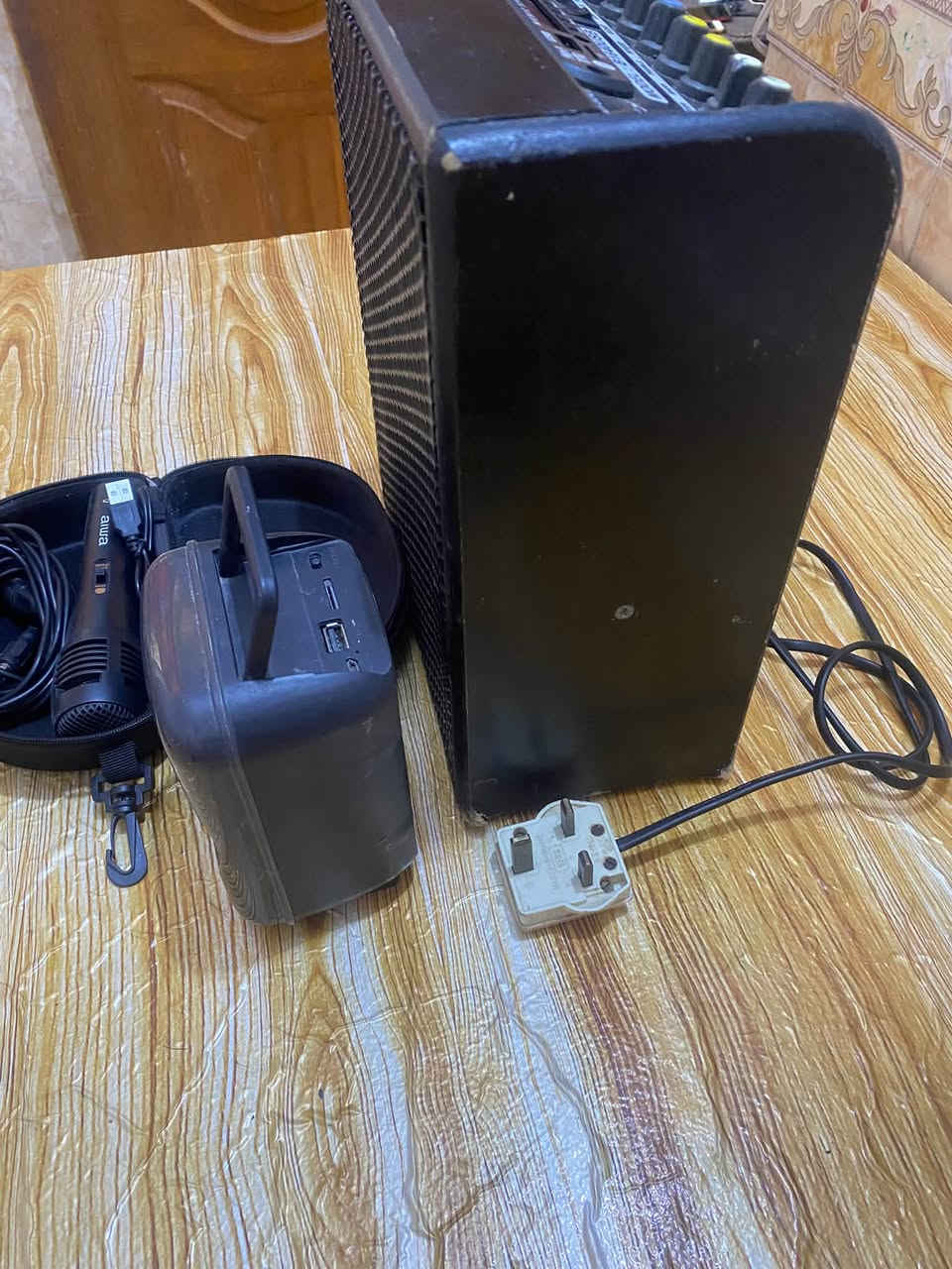 جهاز نضيف يشتغل فقط كهرباء بطارية ضعيفة البيع على الفحص صوت جدا عالي مع كافه ملحقات للتواصل واتساب 
***********
