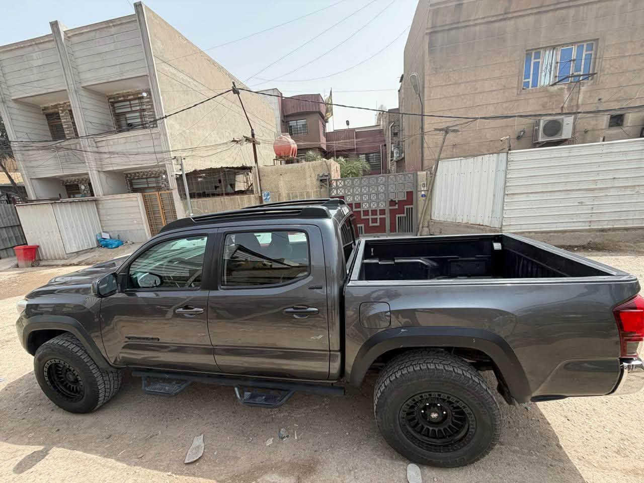 السلام عليكم للبيع تويوتا تاكوما موديل 22 وارد أمريكي محرك 3600 مواصفات trd رقم بغداد الدولي باسمي تحويل مباشر  رقم الشاصي والسونار بلمنشور  السياره جدا نظيفه وجاهزه مكاني بغداد الجديده السعر 20000 الاتصال  ***********
