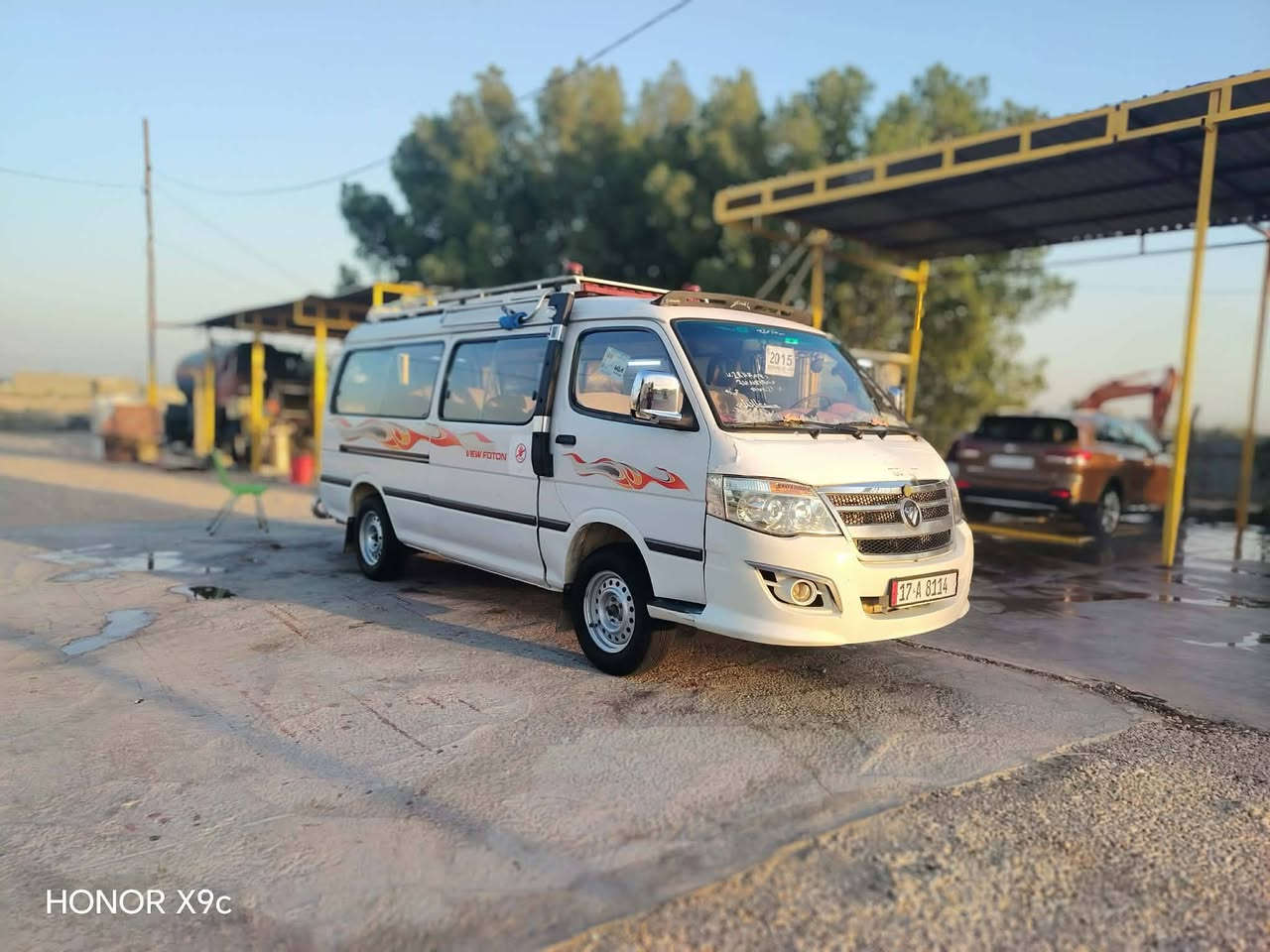 السلام وعليكم فتون موديل 15 سياره جاهزه من كلشي محرك جديد صار اقل من شهر شاده كير جديد حداديه امامي خلفي جديد تخم تاير مصفره من كلشي سياره كفاله من الضربه بيها بس الهلالت مصلحه والباقي كفاله تخم تاير اني مكلف بل نشر هذه رقم صاحب السياره *********** اخوكم ابو مناسك السعر 97
