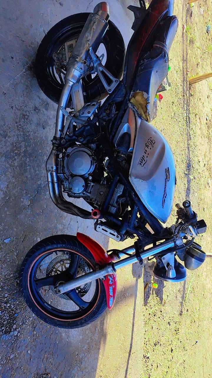 للبيع   بطح بانده محرك 250
حاليا ماتشتغل ابيعك طافيه 
بييه سلف جديد وتاير خلفي جديد كهربايات
شغاله سعره    250 قفل قفل او مراوس   ***********
