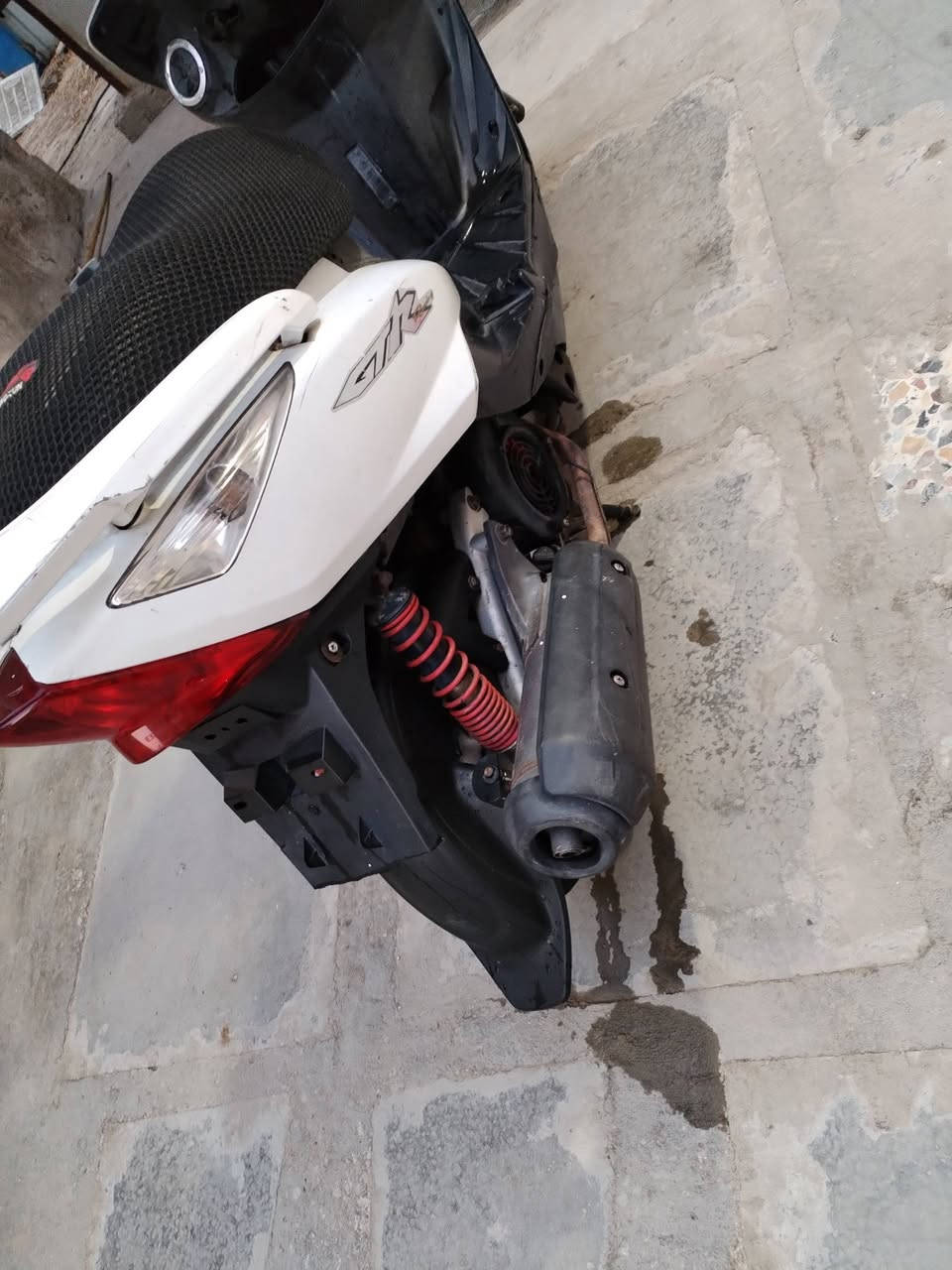 سلام عليكم
 دراجه ثعلب 140
 دراجه كلها كامله من بريكات وكهربايات
🔴🔴
مراوس فقط فقط ابيراني نامه تايكر
 🔴 متواجد رصيد وتساب  خاص مقفول***********
