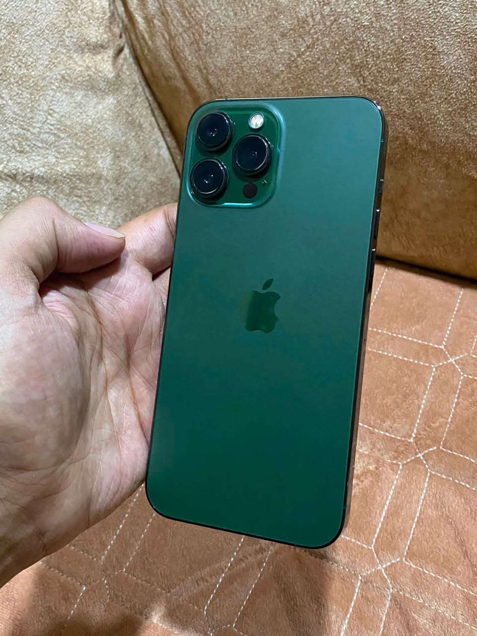 السلام عليكم
ايفون ١٣ برو ماكس 
لون زيتوني 💚✅
بطاريه ٧٩ بلاديه ✅
ذاكره ١٢٨GB  ✅
الجهاز وتر بروف كفاله عامه بلادي 
***********
