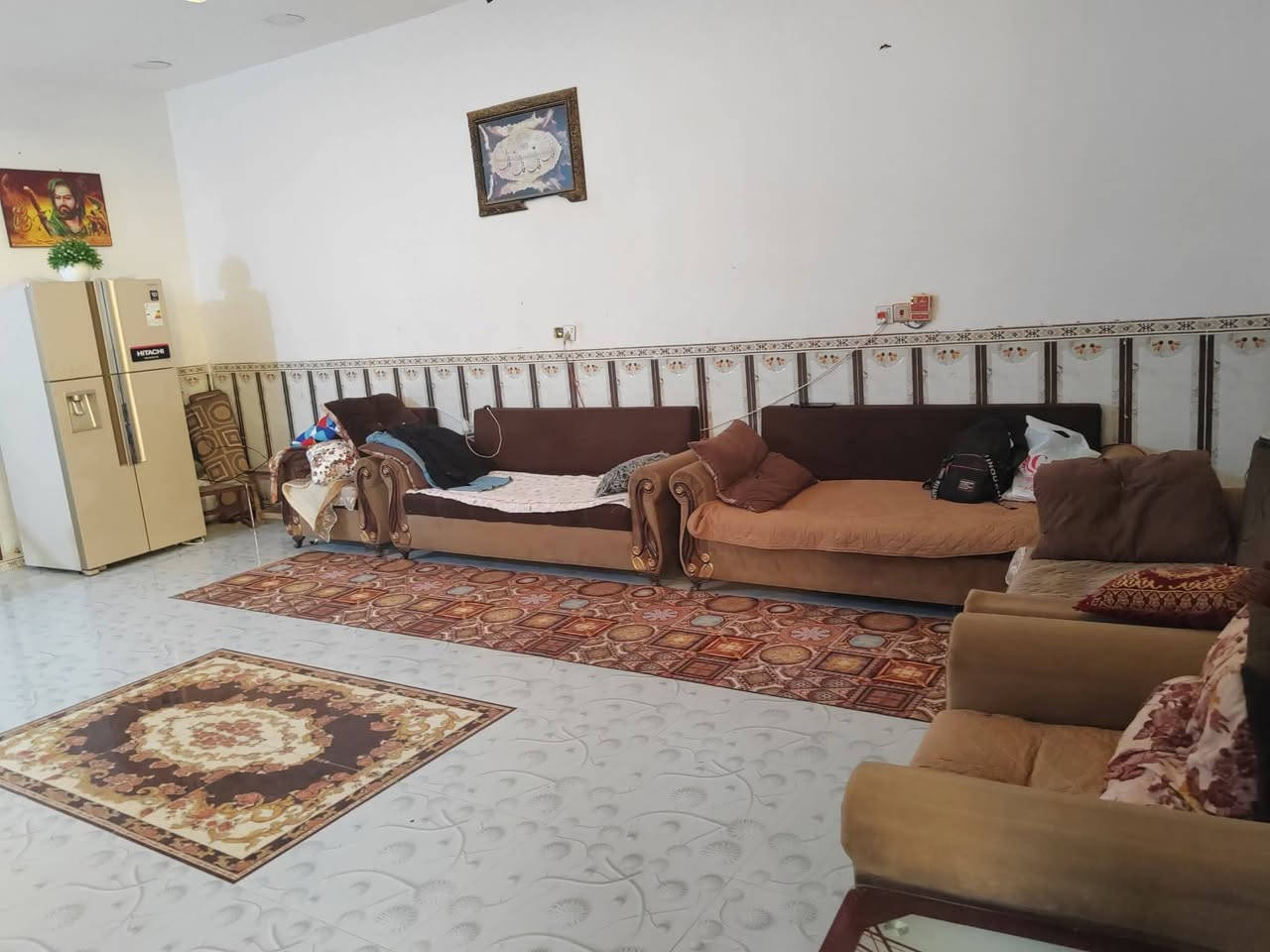 بيت البيع
مساحه ٢١٠
البنيان طابقين بناء حديث
المكان زين لقوس شارع جوبه 
لاستفسار ***********

