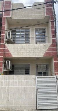 فرصة ذهبية للبيع في حي الجامعة - بغداد نادرًا ما تنزل بيوت بهالموقع وب...