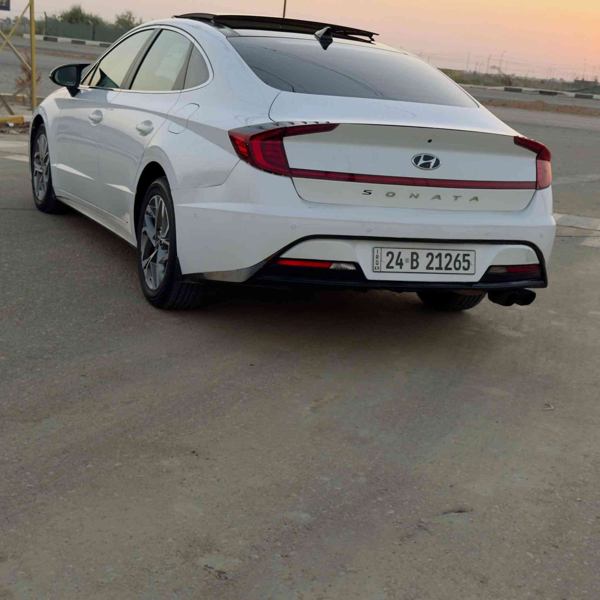 سلام عليكم سوناتا موديل 21 وراد امريكي فول مواصفات ضررها جاملغ الامامي فقط بدون ادخل مكينه 2500 كير حداديه تخم تيار تبريد ثلج خير من الله رقم الهاتف *********** غير متواجد خاص
