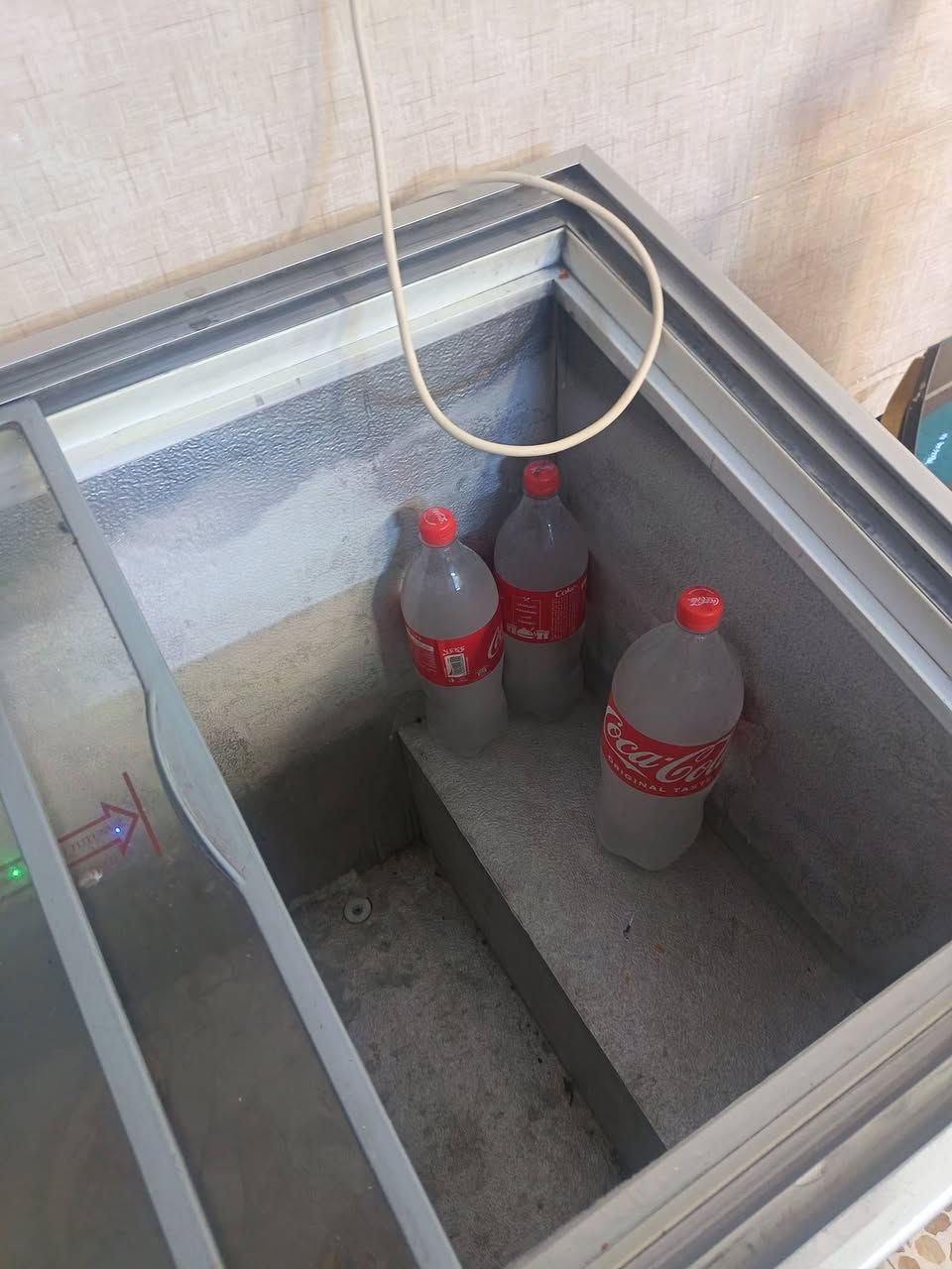 ثلاجة • ٢٠٠