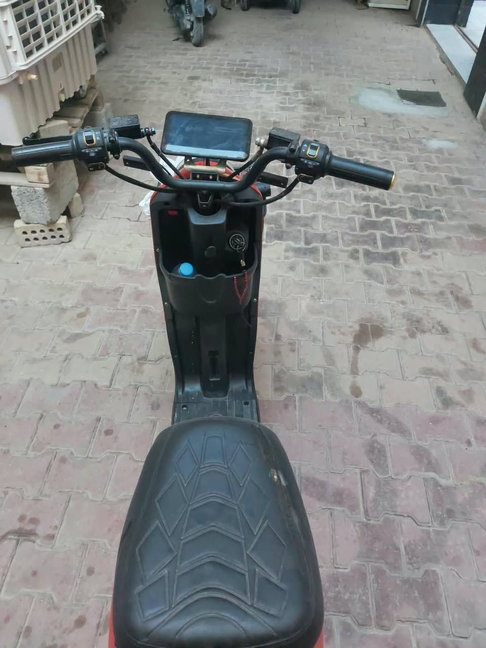 للبيع R9 موديل 2025 نظيفه وكلشي شغال 
بس بطارياته اكو بيهن انفخن 
بسعر 250 وبيه مجال 
مكاني كربلاء ،احمد الوائلي
 ***********
