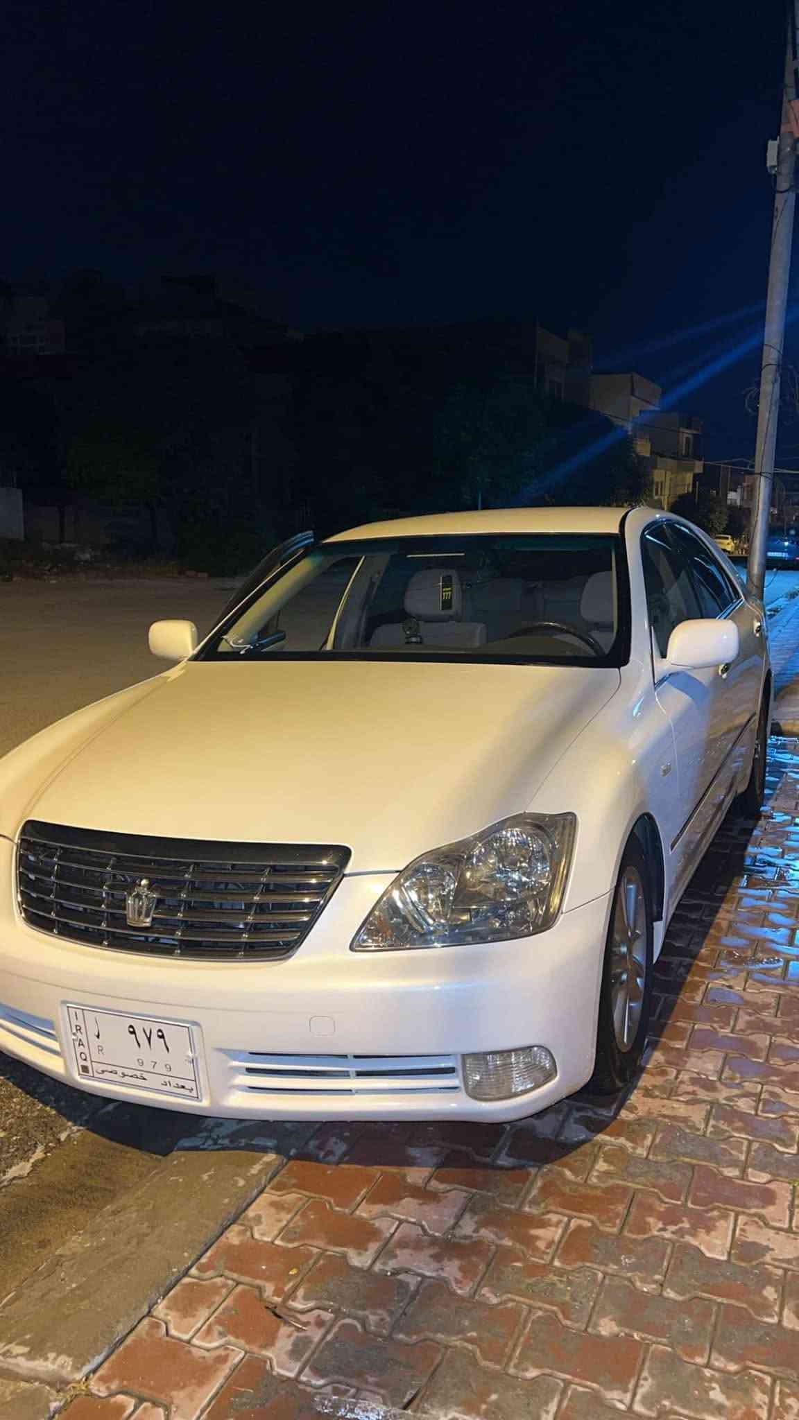 شاهينه ١٨٢ رؤيال بؤ فروشتن 
موديل ٢٠٠٨ دوو پارچه ي بوياخه بي ناو گرتن ٣ دووگمه ي ساج مه له كيوو په رده مشته ري تيل بكه كودي بؤكراوه به شه رتي كؤد ***********
