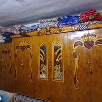 غرفة نوم • ٦ أبواب