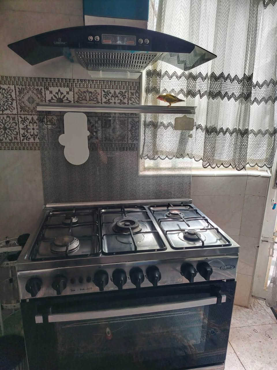 سلام عليكم بيع مستعجل عندي غراض بيت كاملة شتحتاج موجود. ثلاجة ام بابين جديدة ثلاجة باب واحد مجمدة مترين بل باكيت. كامنتر تفصال طباخ مصري  للتواصل واتساب
***********

