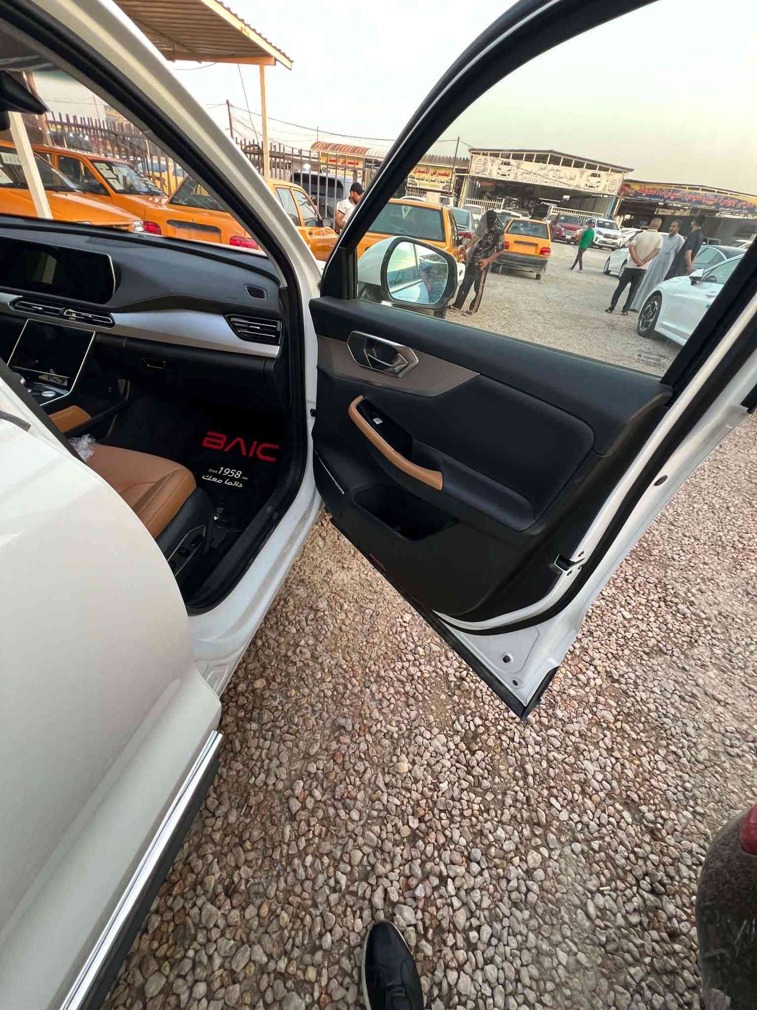 بايك BAIC X7 2025 زيرو
محرك 1500 Turbo
منظومة كير ومحرك ميتسوبيشي ياباني
ضمان شركة الصادق 6 سنوات

المواصفات:
شاشات منفصلة
نظام تبريد لمس
حساسات أمامية وخلفية
كراسي كهرباء مع تدفئة
بانوراما
ثلاجة
كاميرات
تشغيل عن بعد
نظام ركن تلقائي
تحكم أوامر صوتية بالنوافذ والتبريد والموسيقى
4 أنظمة قيادة لجميع الطرق
ومواصفات إضافية كثيرة

موقع السيارة: الديوانية

🟧 لمعرفة السعر علق على المنشور يوصلك السعر
