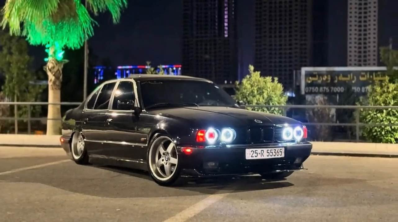 بسم اللە الرحمان الرحیم ماشەڵا لەمالی هەمو لایەک
/1990)e34Sport کامل دەسکاریی وباشترین سیستەم هەوایی

ناورەش کوشن بیلاد جل رەش
مەکینە525 دیجتال
گێر تۆماتیک
سلاید 
گێچ نیکل
قفل مەرکەزیی
٤ جام کارەبا
تەبریت لەگەل سویچ
تەقەو رەقە بەشەرت 
بەرد ئەگزۆز بیلاد
بیلادی بەگلاید سپی
تەلەفۆن بیلاد
دەبڵ ئێرباگ 
دەبل چەکمەجە
ABC
بۆیاخ عام بۆ جوانی سەقفو شان بی مەعجون پیویست بە وەسف ناکات نمونەیە لە توندو تۆلی و جوانی

گێر و مەکینە و ئەکسل بەشەرت
٤ تایەیی لۆک 

لایت ئەڵقەیی سپی واتە دەبل فانۆس
پشت و پێشی کەپسە بی لیدراو جەکوشی پیوە نیە
تەحویل و خرامە و بەناوکردن بەشەرت سەنەوی تاوەک و ٢٠٣٠ نویە
*********** كويسينجاك, أربيل

