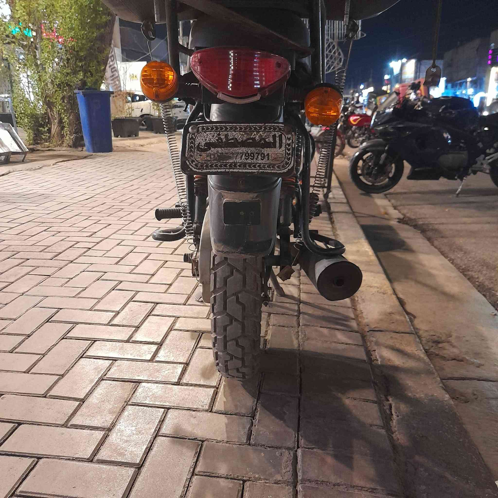 السلام عليكم دراجه بكسر البيع مو ديل٢٠١٨ واروق اصولي كفاله عماه العنوان دواره ابغداد اتصال على رقم *********** ٨٠٠ بياه مجال
