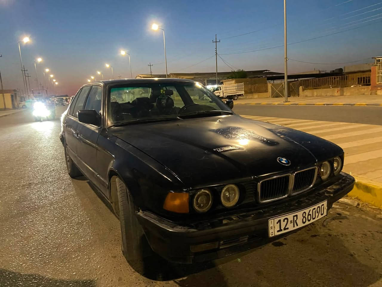 السلام عليكم بيم 740 سلندر8 محرك شرط كير بك مينمر سنويه 2029.  تبريد شقال نقص قاز صدر خلفي ومامي 90/100سعر 33/تصال ***********
