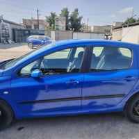 بيجو 307 موديل 2005وارد خليجي السيارة بيهة قطعة صبغ بس باب مابيهة نقص ...