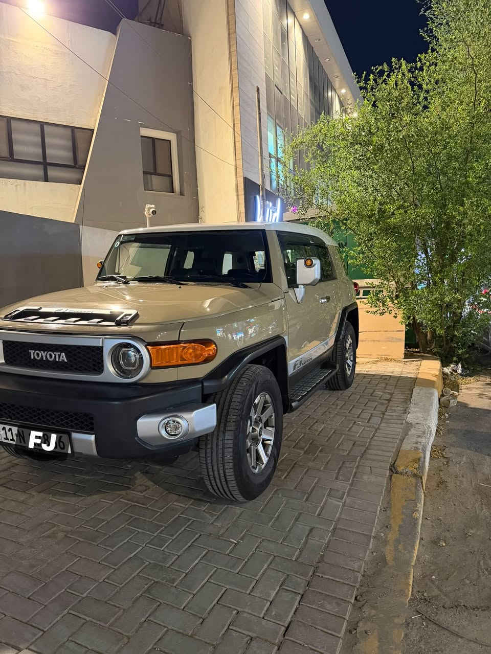 السلام عليكم للبيع او مراوس ب اف جي موديل حديث فقط لون ابيض او نفس اللون 
اف جي خليجي موديل ١٢  لون مميز مكفولة فقط بي دي ار صغير ممبين بالجاملغ جهة الصدر تعتبر من النوادر بالنظافة بهيج موديل ماشية ١٤٧ حقيقي وافحص وين ميعجبك صيانتها بشركة ساز والساجي ادامة كاملة فيت بم جديد نوزلات اصلية جديدة صدر جديد تخم تاير جديد ادامة دهون كاملة دهن كير و ستيرن بور وبريك واكسلات وكاردن لايت عدسة شاشة كبيرة موديل حديث دمام jbl بلادي رقم بغداد حلو باسمي هزة وتسجيل جديد موقع السيارة بغداد حي القادسية للاتصال 
***********
السعر ٢٣٥٠٠$ نهائي السيارة مصروف عليها هواي وجديدة جدا.
