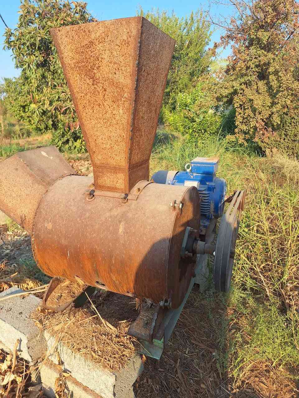 جاروشه أشجار  ماطور ٣فيز جديد السعر ٢ مليون ***********
