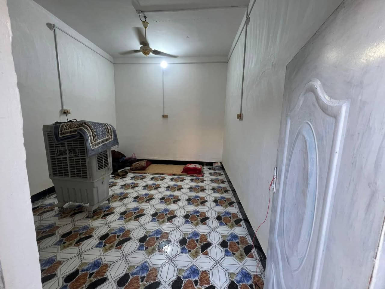 دار للبيع مساحه 180 متر 
طابو صرف مداور ثاني يوم 
العنوان الشطره حي الزهراء 
قرب مدرسة عين الحياة 
السعر 65 مليون ابيه مجال
للتواصل واتساب على الرقم ***********
