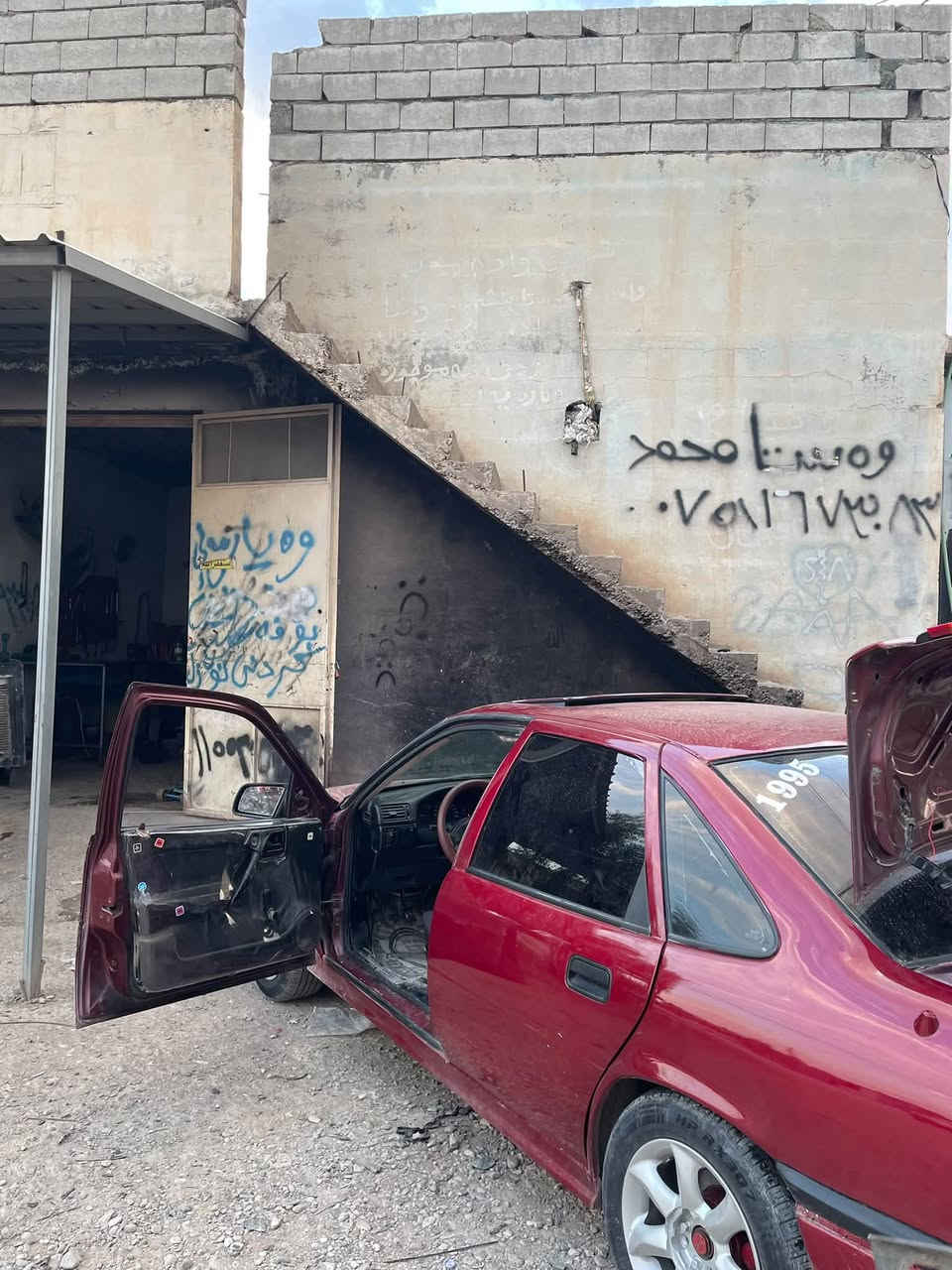 سڵاو لەماڵی گەنجان
ڤیکترا مۆدیلا ١٩٩٥ مەکینە ٢٠

بۆجوانی حیزامە 

گیرو مەکینە شەرت 

ئارم پلاستیک سلێمانی 

تەقەو رەقە شەرت  

لیدراو  شتی نیە  

سەیارەکە تابڵەی جوانە 

ژمارە *********** 

ماڵی گەنجان 🌹
شوین کۆیە
