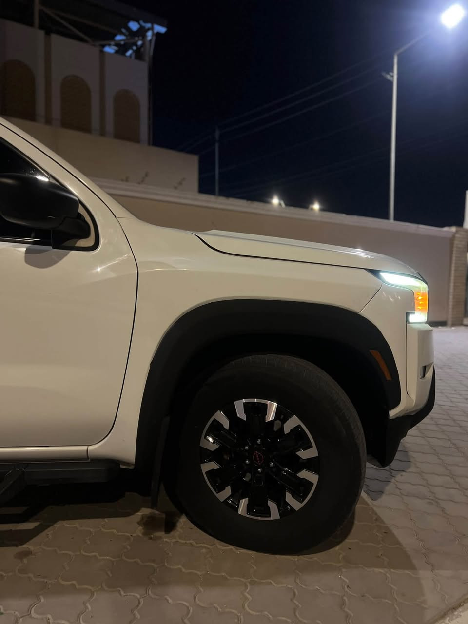 البيع نيسان فونتيرة 2022 PRO-4X  ماشية 100 الف 

✅كير محرك كفالة 
صور الحادث مرافق المنشور

* أوتوماتيك 9 سرعات
* دفع رباعي 4WD
* دبل بنظام تحويل بسرعتين
* دفرنس خلفي إلكتروني قابل للقفل، 

* 5 مقاعد Crew Cab.
* مقاعد أمامية Zero Gravity.
* تنجيد قماش Charcoal مع خياطة Lava Red في PRO-4X.
* كرسي السائق كهربائي 8 اتجاهات.
* دعم قطني للسائق.
* كرسي الراكب الأمامي يدوي 4 اتجاهات.
* المقاعد الخلفية قابلة للطي بنسبة 60/40.
* مسند ذراع وسطي للمقاعد الخلفية.
* أرضيات وفرش مخصص PRO-4X.
* إضاءة داخلية LED. 

📍البصرة 
السعر 200 بيها مجال 
لاستفسار/***********

