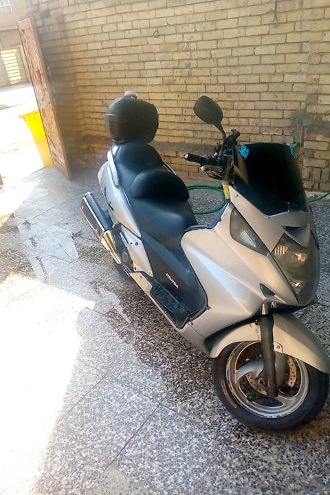 سلفر ونج بقلاوة 2010 مكينة مكفولة 400cc دراجة خير من الله اطيك بيها تراي للشمال الدراجة بيها حادث بلماشة ولحمتها  سعرها مليون و900 وبيها مجال الدراجة رمبة وعلى ايدي ما ماشية اهواي نزلت من الرمبة صارلهة سنة ونص