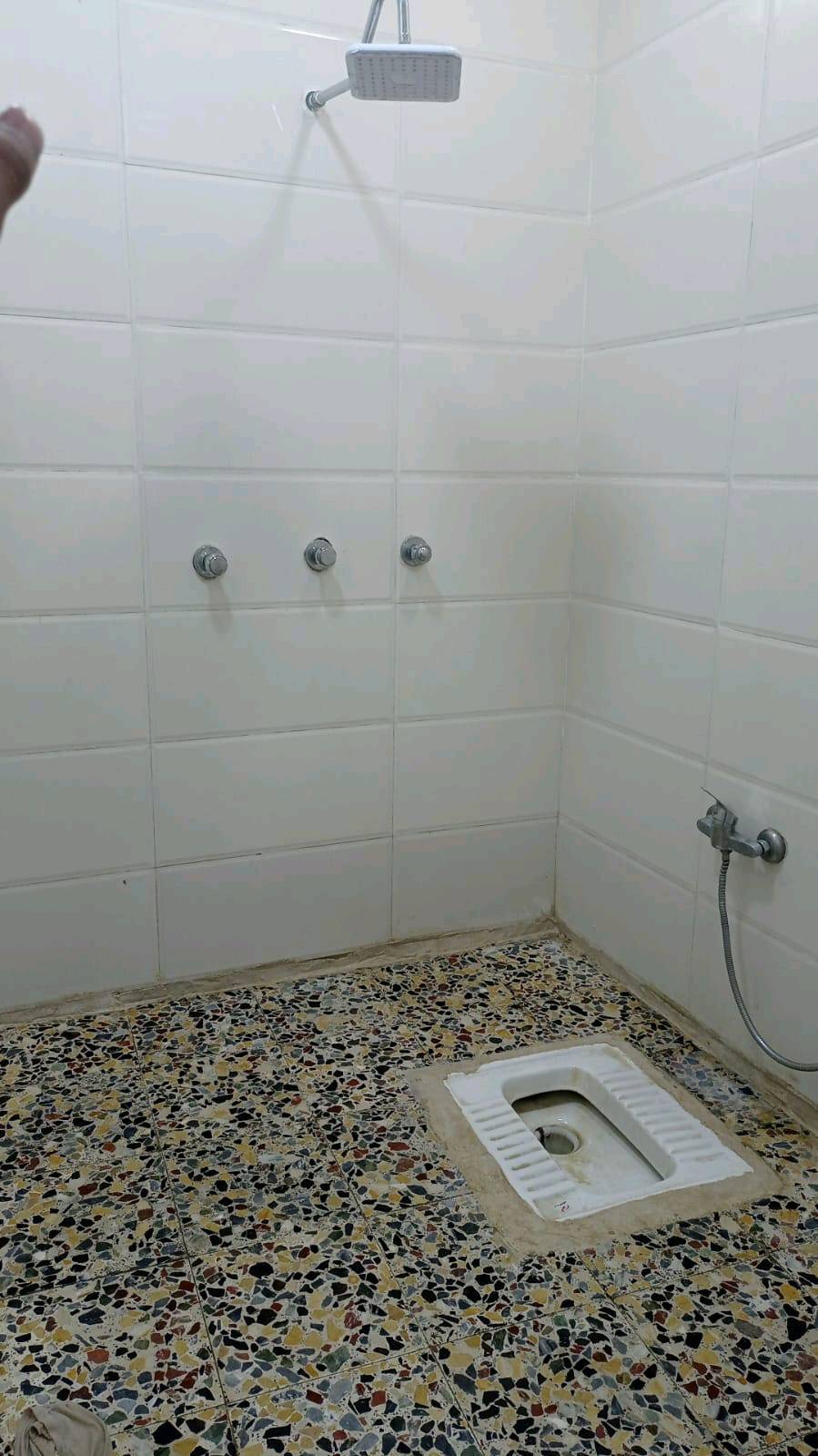 السلام عليكم بيت للبيع طابو صرف زراعي سند 25 واجهة 5 نزال 20 بناء 24 فوق على الصب سعرة 85وبي مجال العنوان بغداد رئاسة مال العبيدي قرب سكلة ابو محمد رابع شارع كامل خدمات ماء ومدارس وتبليط استفسار علئ هذة رقم واتساب   مساحة 100متر
***********