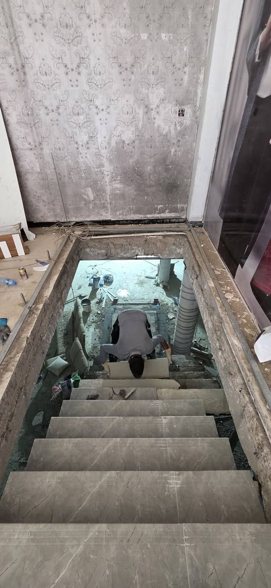 السلام عليكم
تعمير ترميم بيوت/ صب لاش بناء/ حفر لاين / لبخ / عازل مائي صبغ ديكورات / تأسيس بواري /  تنقير تفليش 
  ***********
او على الخاص
