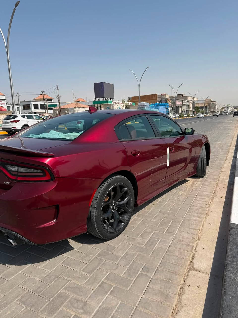 🚗 للبيع: 
دوج جارجر GT موديل 2019 (وارد أمريكي) 🚗
السيارة دوج جارجر GT مميزة جداً بحالتها ونظافتها، 
وجاهزة للاستخدام مباشرة دون الحاجة لأي مصاريف.

المواصفات والتفاصيل:

النوع والفئة: دوج جارجر GT (Dodge Charger GT)

الموديل: 2019
الرقم والملكية: رقم بغداد والسيارة باسمي (تحويل مكفول).
الوارد: أمريكي
اللون الخارجي: كرزي ملكي مميز جداً
اللون الداخلي: دواخل أبيض ملكي  
الضرر: قطعة واحدة فقط (البنيد)، وباقي السيارة مكفولة.

المميزات: نظام تشغيل عن بعد، حساسات بلادية، والشاشة مبرمجة للغة العربية بالكامل.

الوضعية الميكانيكية: المحرك، الكير، والتبريد بحالة ممتازة وبشرط الفحص.
السعر المطلوب: 21,800$ (دفترين و18 ورقة)
مكان التواجد: البصرة 📍
للمعاينة والاستفسار، يرجى التواصل عبر الرسائل الخاصة أو الاتصال مباشرة على الرقم:📞 ***********
