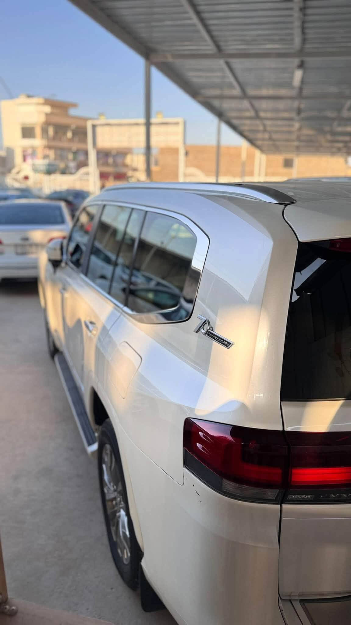 تويوتا لاندكروزر GX. 2023 – أبيض 🤍🔥
رقم اربيل تحويل مباشر 

للبيع تويوتا لاندكروزر   
موديل 2023، لون أبيض، بحالة ممتازة وجاهزة للاستخدام.

مواصفات فول 1/1 
المواصفات:

* محرك 6 سلندر V6. 4000 تنفس طبيعي 
* شاشة لمس. وتحكمات 
* كاميرا خلفية. مع حساسات 
* تشغيل بصمة. وبصمه ابواب 
* تشغيل زر. بصمه تشغيل 
* دخول ذكي. ترحيب 
* مقاعد كهربائية. 
* تحكم ستيرن.
* مثبت سرعة.
* حساسات أمامية وخلفية.
* إنارة LED.
* مكيف أوتوماتيك.
* فتحه سقف 

السعر 575 ورقه  57.500 وبيها مجال للشراي 

السيارة جاهزة للاستخدام، والفحص خير دليل.

📍 الأنبار - الرمادي -

***********
***********
