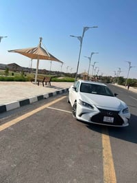 لكزس ES 300h • ٢٠٢٥ • حادث يسار