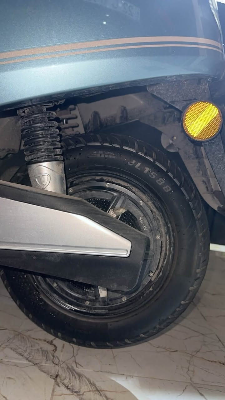 دراجه شحن tesla 2026 من ماركة tailg ؛ مواصفات الدراجه > شاشه كبيره بيها عداد سرعه حقيقي وعداد الشحن مظبوط ، اشارات يمين ويسار . بك لايت خلفي . اضاءة ناصيه وعاليه من الامام . صندوق كبير المساحه ، بيها نظام ال R رجوع للخلف ، گير 3 سرعات ، نظام Abs للتزحلق ، الدراجه جديده ومستعمله قليل بطاريتها بعدها بلاديه وتحت الظمان مبدل تخم تايرات جديد امامي وخلفي : سعر الدراجه 875 الف وبيها مجال قليل للشرايه ؛ راسلوني على هذا الرقم واني خادم . ***********
