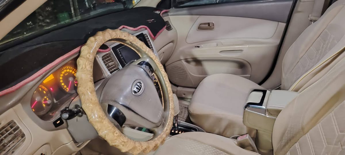 السلام عليكم، من رخصة الإدمن المحترم، كيا ريو للبيع موديل2008 بسمي رقم نجف، مصفره، هيئة وغرامات، سنويا لل 2031 حداديه مكينه گير زوج تاير ومشط وباتري جدد. واتساب *********** عنواني كوفه حي ميسان السعر 68 اوبيها مجال بصيط
