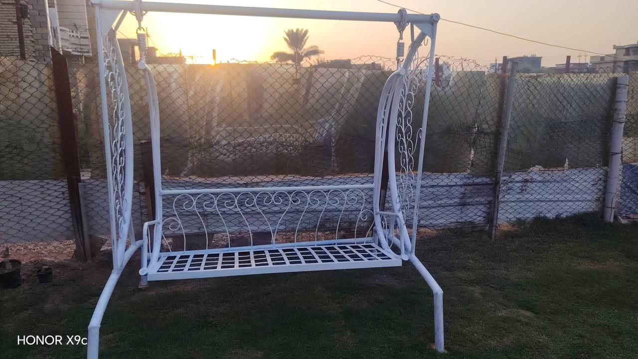 سلام عليكم عندي مرجوحه للبيع ***********
