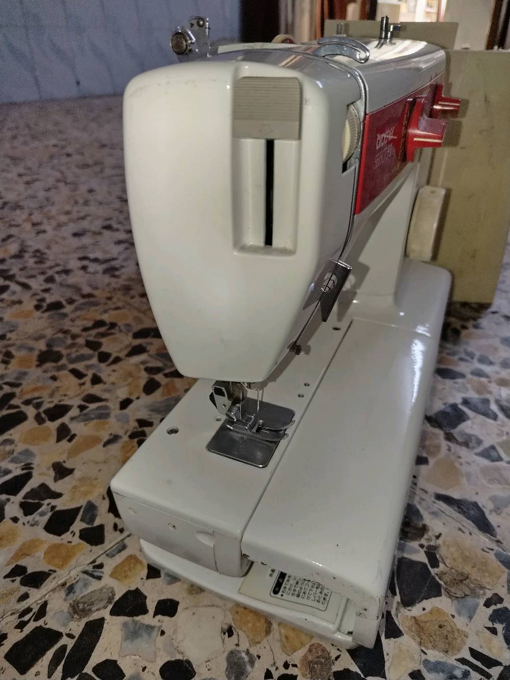 مكينة خياطة براون أخت الجديدة استعمال فقط 3 مرات